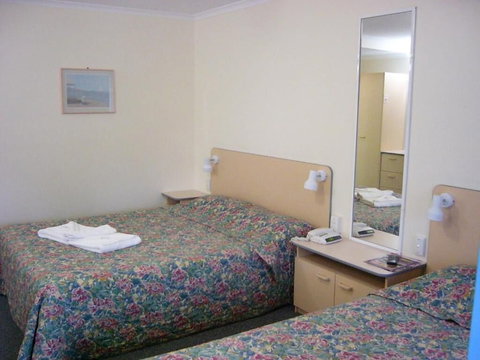 Mid Coast Motor Inn - VIC Tourism 6