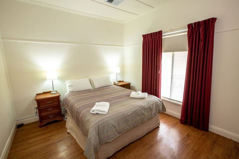 Smith Street Cottage Naracoorte - VIC Tourism 3