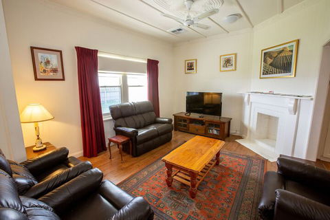 Smith Street Cottage Naracoorte - VIC Tourism 1