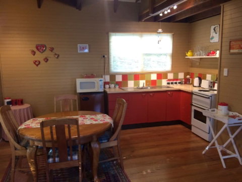 Surgeons Cottage - VIC Tourism 2