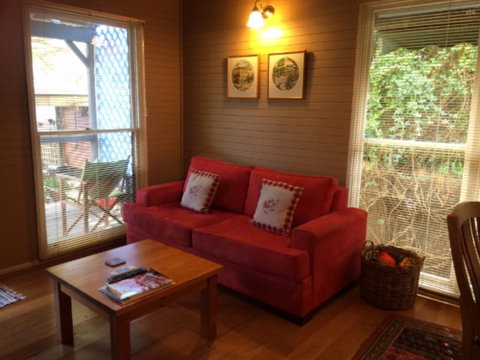 Surgeons Cottage - VIC Tourism 6