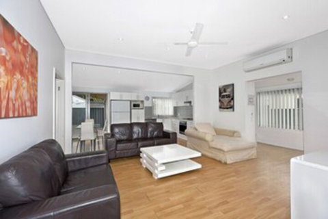 Oakland Cottage - VIC Tourism 0