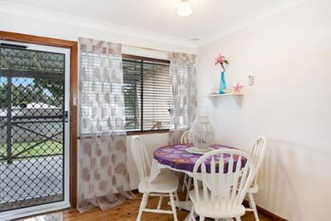 Budgewoi Cottage - VIC Tourism 6