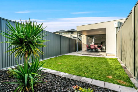 Ella House Adelaide - VIC Tourism 1