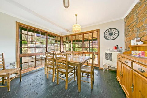 Vineyard Cottage BnB - VIC Tourism 7