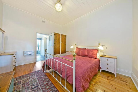 Vineyard Cottage BnB - VIC Tourism 6