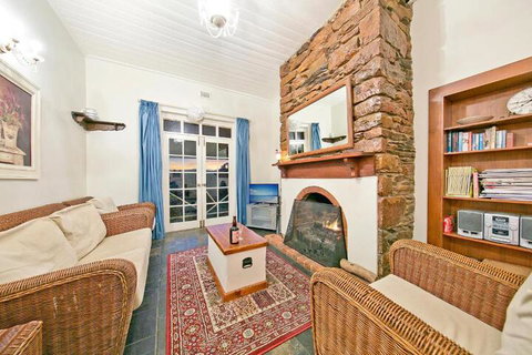 Vineyard Cottage BnB - VIC Tourism 4