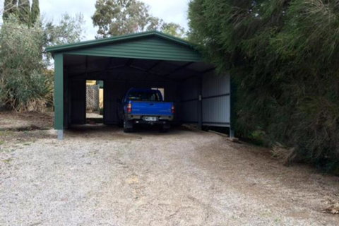 Vineyard Cottage BnB - VIC Tourism 3