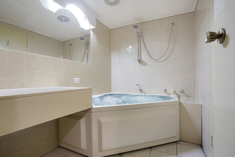 Central Court Motel Warrnambool - VIC Tourism 3