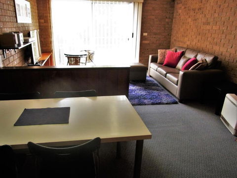 A Furnished Townhouse In Goulburn - VIC Tourism 5