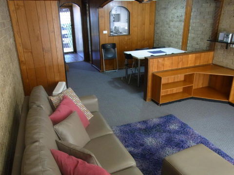 A Furnished Townhouse In Goulburn - VIC Tourism 4