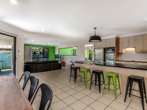 Coolum Waves Pet Friendly Holiday House - VIC Tourism 6