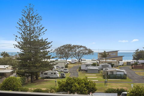 Woolgoolga Executive Apartment - VIC Tourism 5