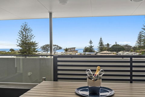 Woolgoolga Executive Apartment - VIC Tourism 3