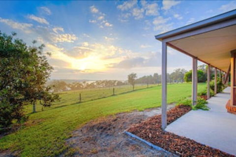 Lakeview - VIC Tourism 0