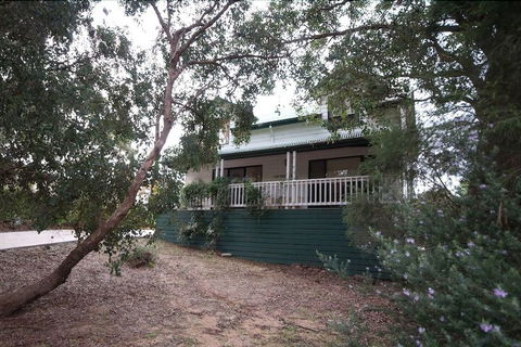 Cliff House Cottage - VIC Tourism 1