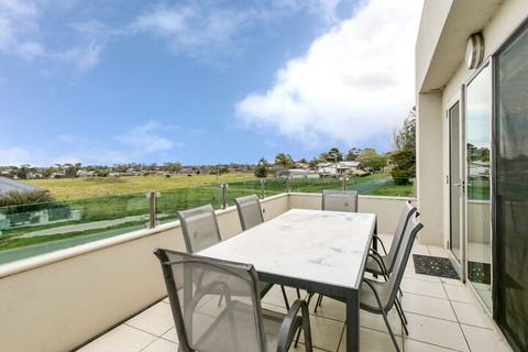 The Terrace - VIC Tourism 1