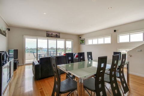 The Terrace - VIC Tourism 3