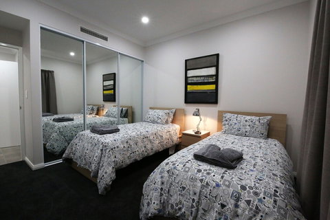 Marina Views At Mindarie Marina - VIC Tourism 1