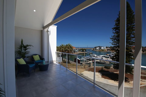 Marina Views At Mindarie Marina - VIC Tourism 4