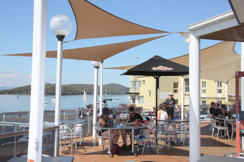 Beauty Point Waterfront Hotel - VIC Tourism 7