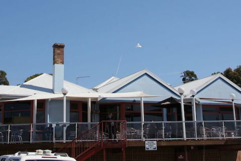 Beauty Point Waterfront Hotel - VIC Tourism 1