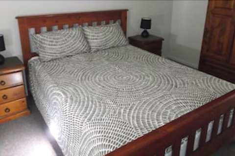 Robinsons Cabin - VIC Tourism 3