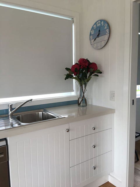 Red Waratah - VIC Tourism 0