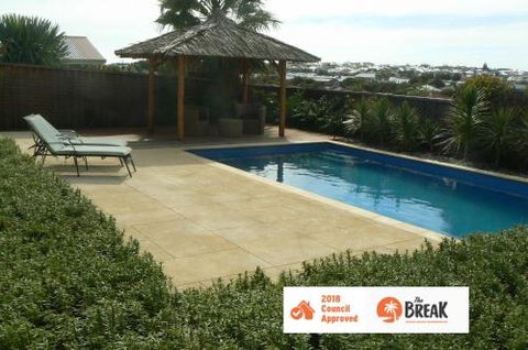La Mer Home With A Pool - VIC Tourism 4