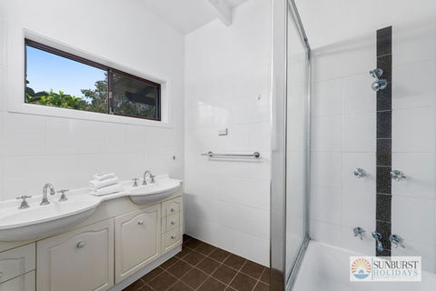 Pandanus On Emerald - VIC Tourism 4