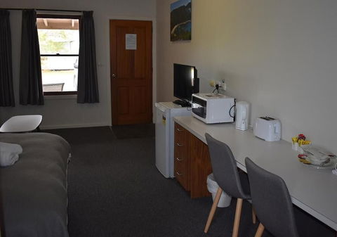 Port Albert Motel - VIC Tourism 5