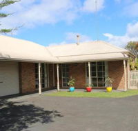 Stylish 2 Bedroom Unit - VIC Tourism