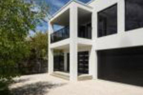 Pearl Hawley Beach - VIC Tourism 0