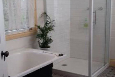 Alvie Cottage - VIC Tourism 5