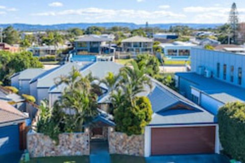 Maureen Waterfront Beach House - VIC Tourism 0