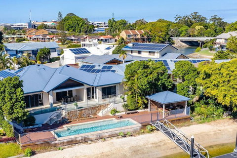 Maureen Waterfront Beach House - VIC Tourism 3