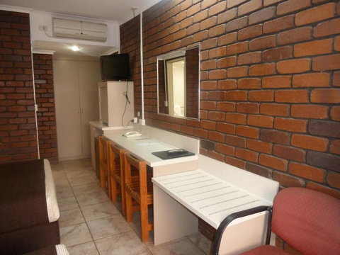 Pioneer Lodge Motel - VIC Tourism 2