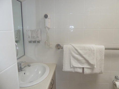 Pioneer Lodge Motel - VIC Tourism 6