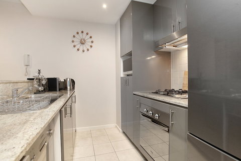 StayCentral On Nott St - VIC Tourism 3