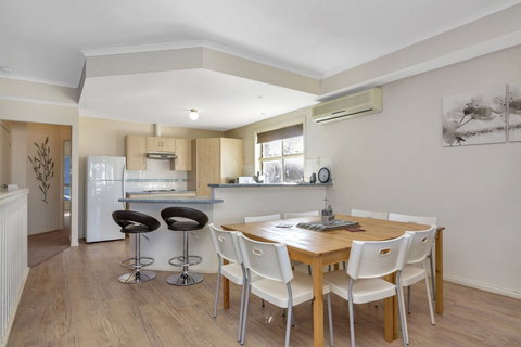 The Lighthouse - VIC Tourism 0