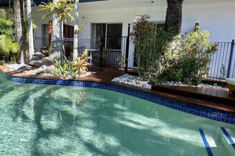 The Palms At Palm Cove - VIC Tourism 4