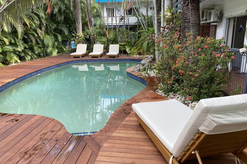 The Palms At Palm Cove - VIC Tourism 6