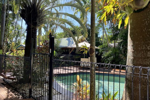 The Palms At Palm Cove - VIC Tourism 3