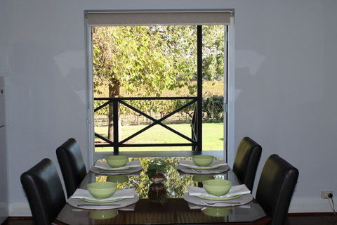 Vineyard Cottage At Upper Reach Winery - VIC Tourism 5