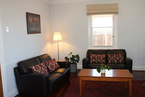 Vineyard Cottage At Upper Reach Winery - VIC Tourism 3