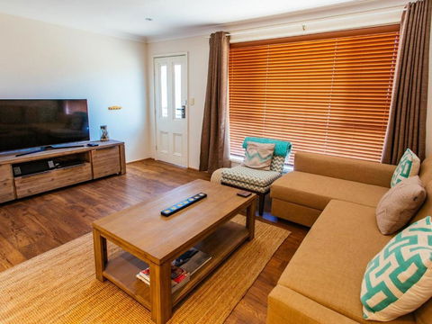 Sunbaker Beach House 4 Mins To Beach Pet Friendly With Fire Pit - VIC Tourism 1
