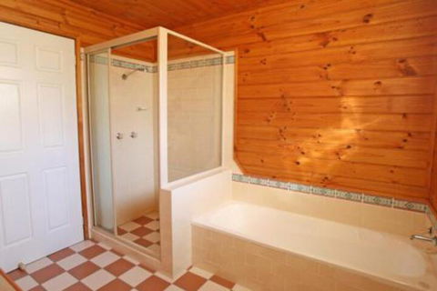 South Sussexs Blue Cottage - VIC Tourism 6