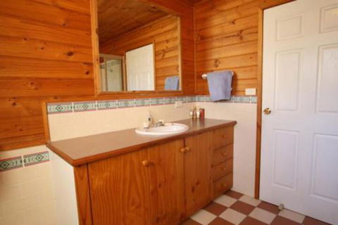 South Sussexs Blue Cottage - VIC Tourism 2