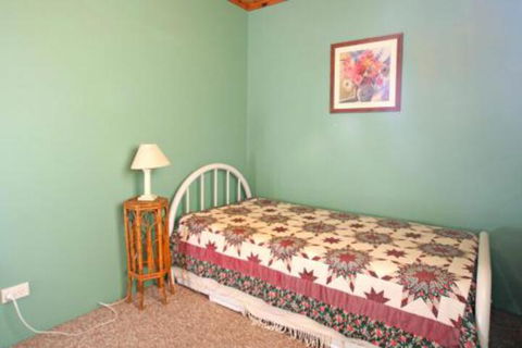 South Sussexs Blue Cottage - VIC Tourism 4