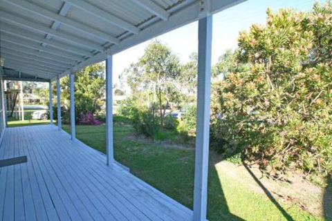 South Sussexs Blue Cottage - VIC Tourism 5